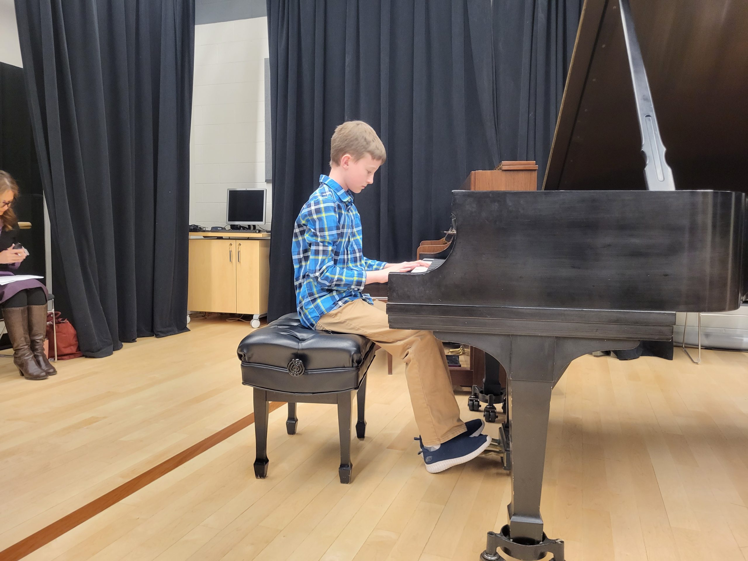 2023-05-25 Lee playing piano